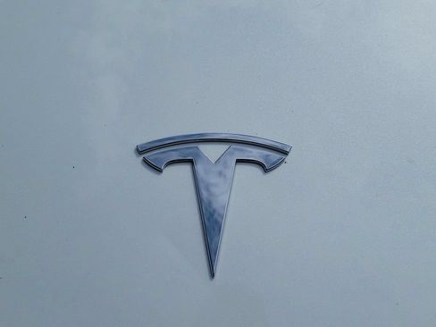 Used 2023 Tesla Model 3 Standard Range RWD image 9
