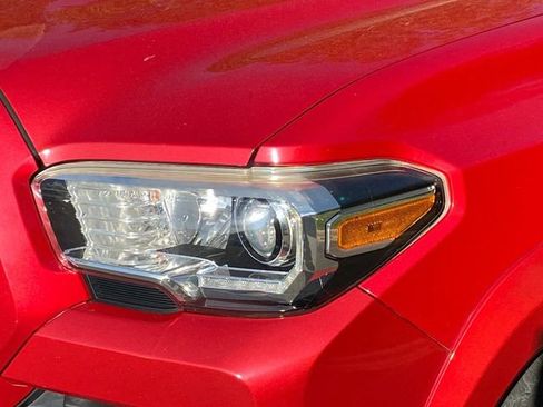 Used 2016 Toyota Tacoma TRD Sport w/ Towing Package image 5