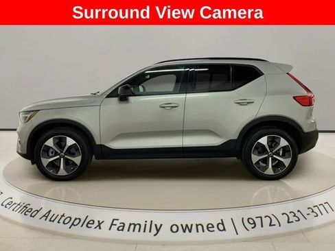 Used 2025 Volvo XC40 B5 Plus AWD/4WD image 2