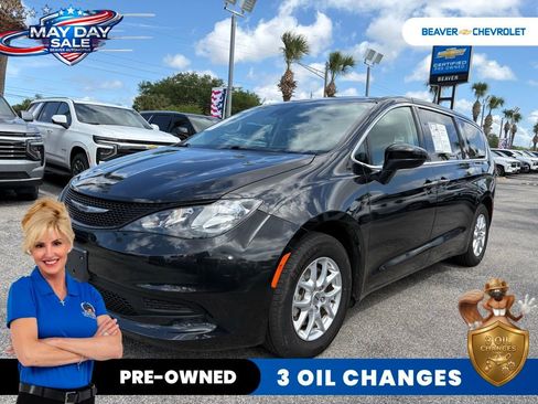Used 2023 Chrysler Voyager LX FWD image 1