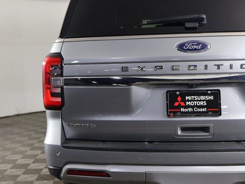 Used 2024 Ford Expedition Limited image 18