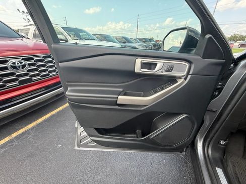 Used 2023 Ford Explorer Limited w/ Equipment Group 301A AWD/4WD image 11