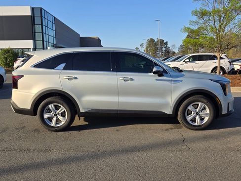 New 2026 Kia Sorento LX image 8
