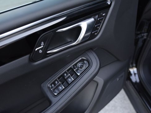 Certified 2026 Porsche Macan AWD/4WD image 14