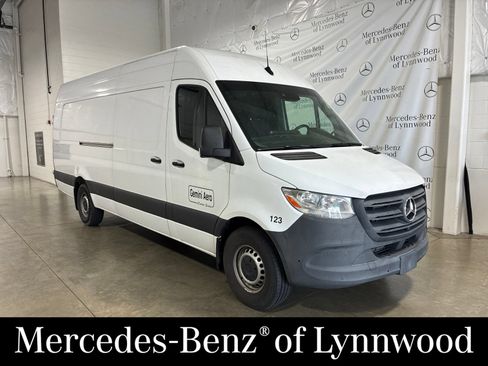 Used 2023 Mercedes-Benz Sprinter 2500 image 1