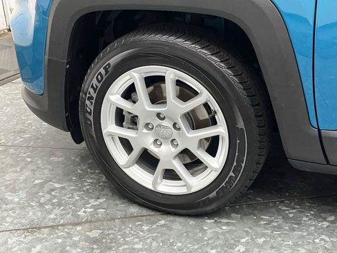 Used 2020 Jeep Renegade Latitude w/ Cold Weather Group FWD image 28