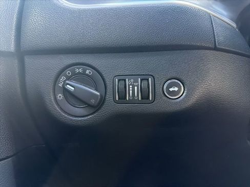 Used 2019 Dodge Charger SXT w/ Leather Interior Group RWD image 24