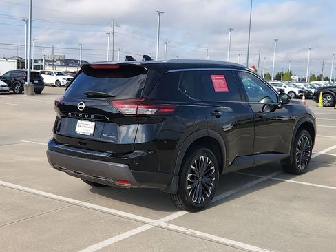 Certified 2025 Nissan Rogue SL w/ Tech Package image 5