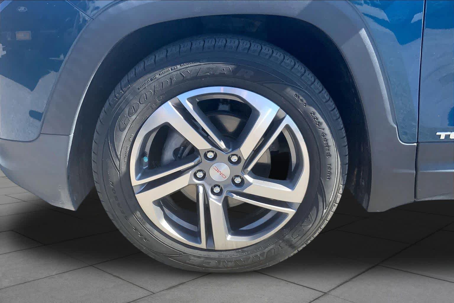 Used 2021 GMC Terrain SLT w/ Infotainment Package II FWD image 11
