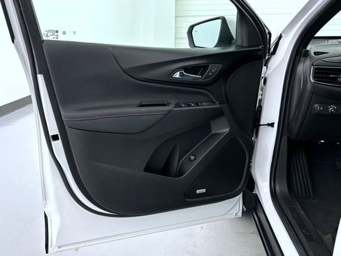 Used 2022 Chevrolet Equinox RS w/ RS Leather Package image 9