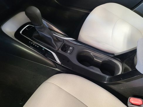 Used 2021 Toyota Corolla LE FWD image 26