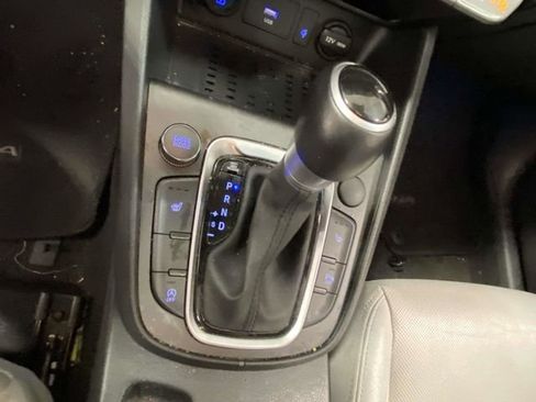 Used 2022 Hyundai Kona Limited image 19