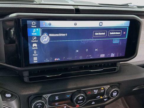 Used 2024 Jeep Gladiator Sport AWD/4WD image 14