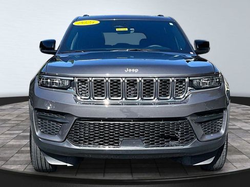Certified 2025 Jeep Grand Cherokee Laredo X w/ Luxury Tech Group I AWD/4WD image 3