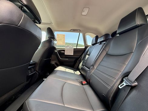 Certified 2022 Toyota RAV4 XLE Premium AWD/4WD image 29