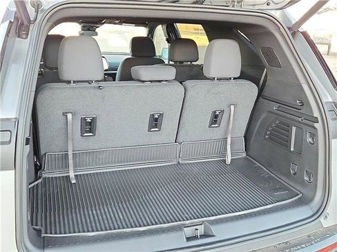 New 2026 Chevrolet Traverse LT image 8