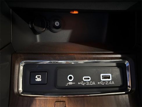 Used 2024 Subaru Ascent Touring image 23