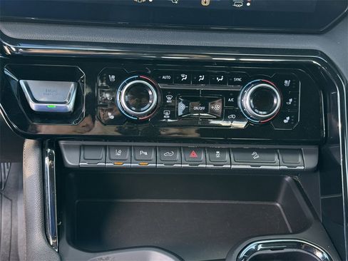 Used 2024 GMC Sierra 2500 AT4 w/ AT4 Preferred Package image 25