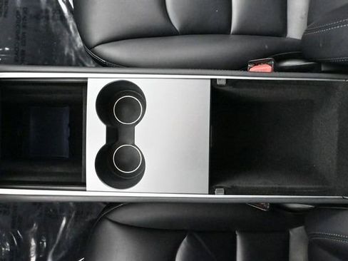 Used 2022 Tesla Model Y Long Range image 29