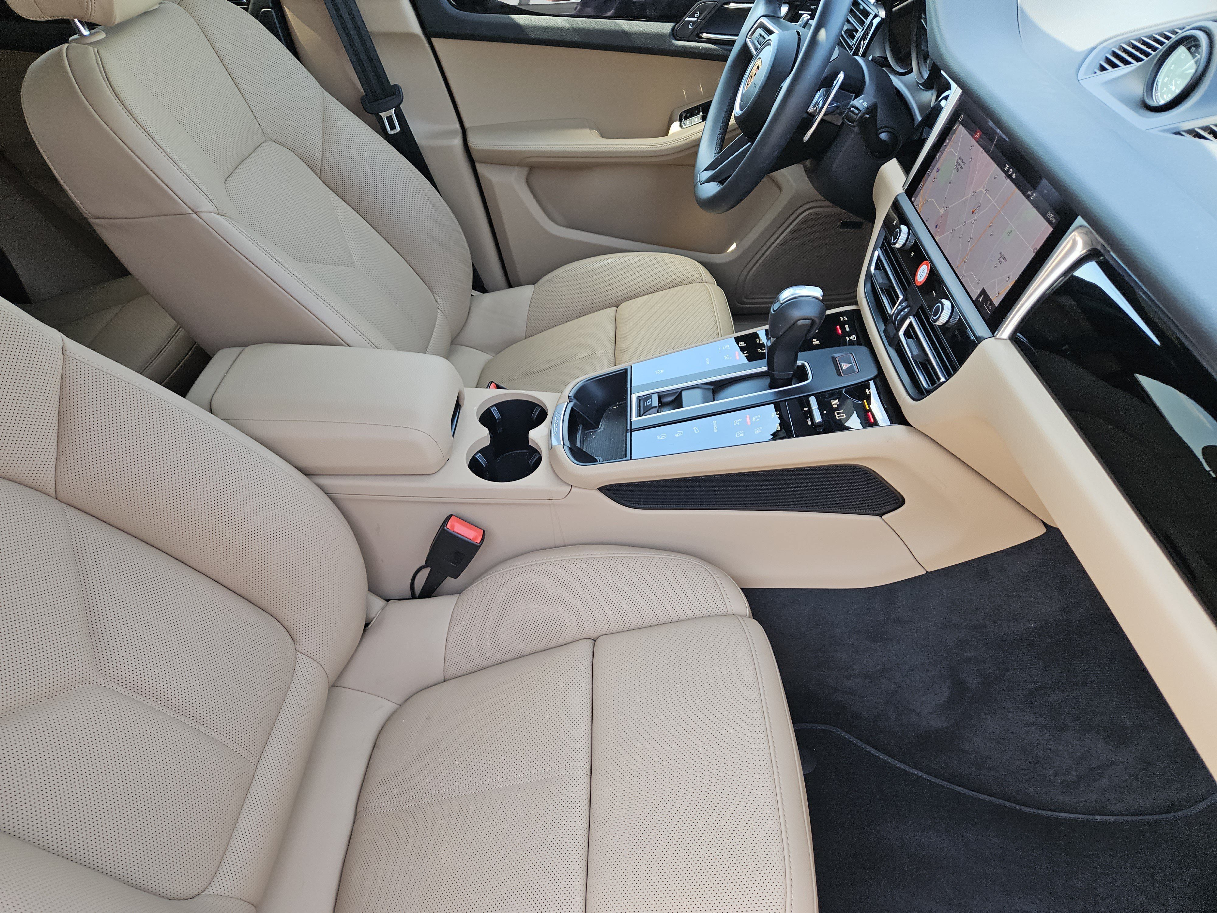 Certified 2026 Porsche Macan AWD/4WD image 15