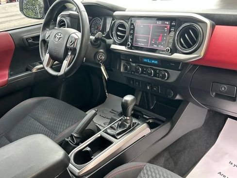 Used 2022 Toyota Tacoma SR5 w/ Technology Package AWD/4WD image 34