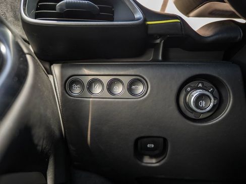 Used 2023 McLaren Artura RWD image 16