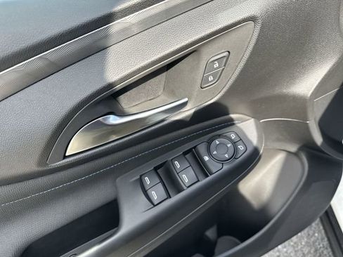 Used 2025 Buick Envista Sport Touring FWD image 17