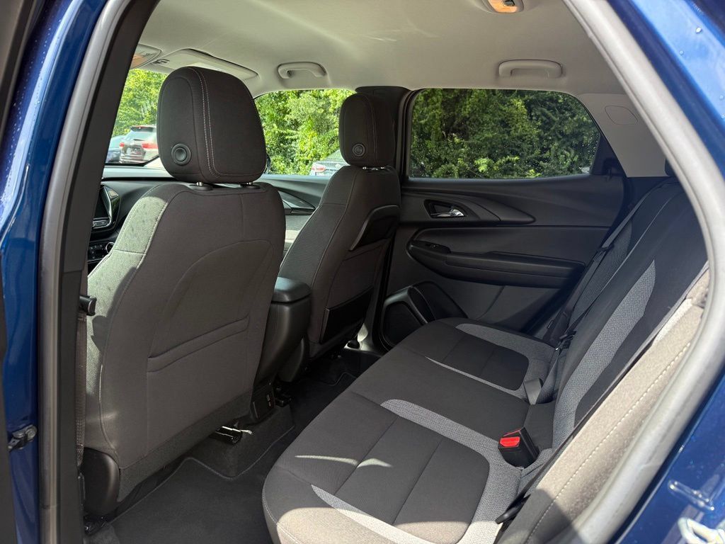 Used 2023 Chevrolet TrailBlazer LT w/ Convenience Package FWD image 11