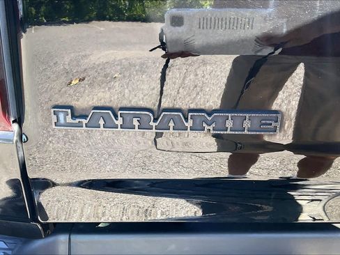 Used 2022 RAM 1500 Laramie AWD/4WD image 9
