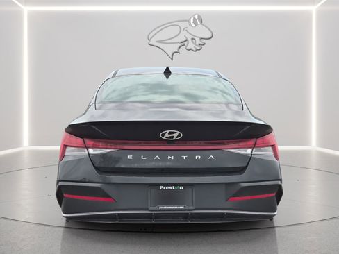 Used 2026 Hyundai Elantra SEL Sport Premium image 5