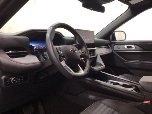 Used 2025 Ford Explorer ST-Line w/ ST-Line Street Pack AWD/4WD image 10