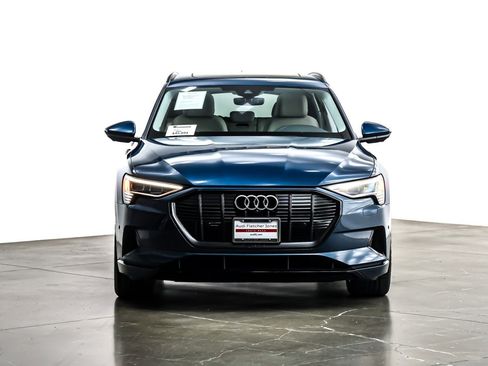 Used 2023 Audi e-tron Premium w/ Convenience Plus Package image 3