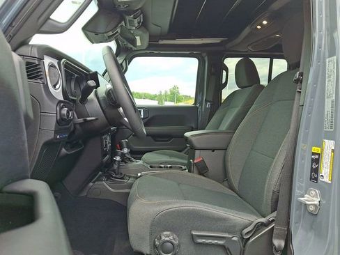 Used 2025 Jeep Wrangler Unlimited Sahara w/ Safety Group AWD/4WD image 13