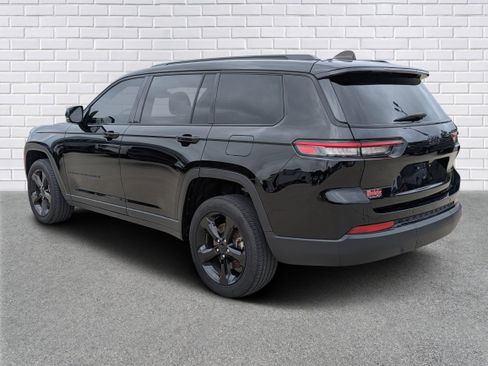 Used 2024 Jeep Grand Cherokee L Altitude RWD image 3