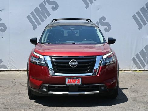 Used 2022 Nissan Pathfinder SL FWD image 2