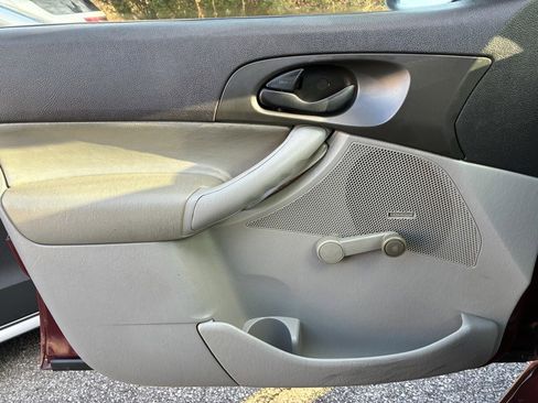 Used 2006 Ford Focus ZX4 Sedan image 13