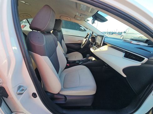 Used 2021 Toyota Corolla LE w/ LE Convenience Package image 11