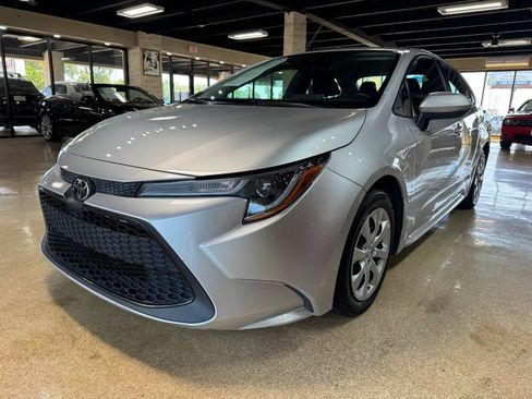 Used 2021 Toyota Corolla LE FWD image 3