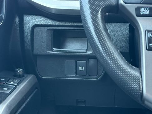 Used 2019 Toyota Tacoma SR5 w/ SR5 Appearance Package (SM) RWD image 18