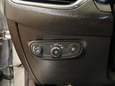 Used 2019 Chevrolet Equinox Premier FWD image 23