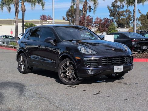 Used 2017 Porsche Cayenne Platinum Edition image 2
