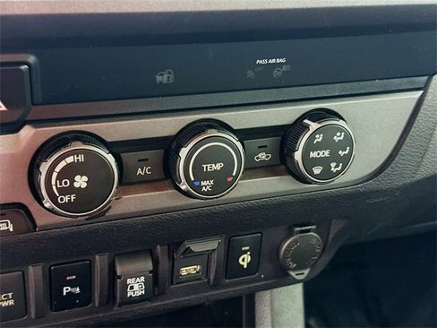 Certified 2020 Toyota Tacoma TRD Off-Road image 15