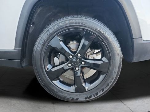 Used 2024 Jeep Grand Cherokee Altitude image 28