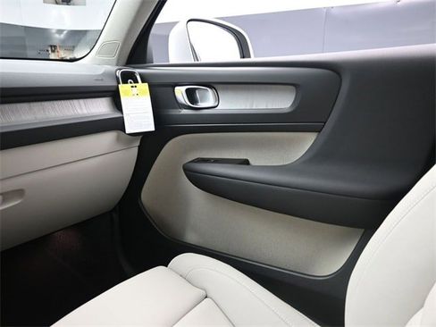 New 2025 Volvo XC40 B5 Plus w/ Protection Package Premier image 24