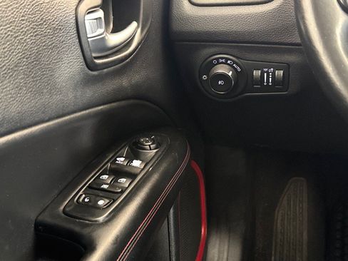Used 2019 Jeep Compass Trailhawk AWD/4WD image 11