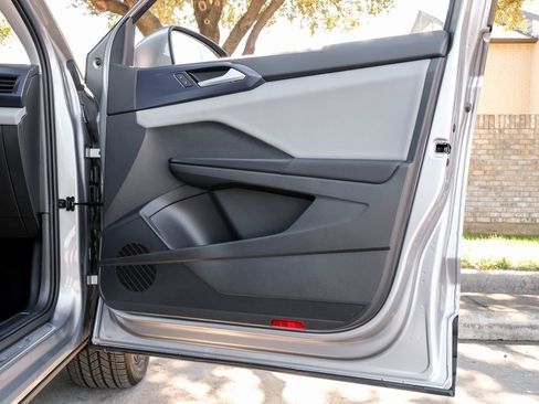 Used 2022 Volkswagen Taos SE image 57