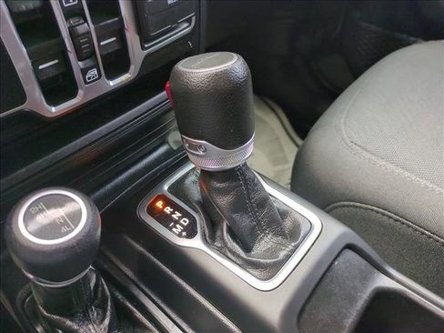 Certified 2023 Jeep Gladiator Sport AWD/4WD image 12