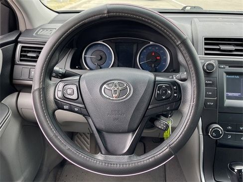 Used 2017 Toyota Camry LE image 12