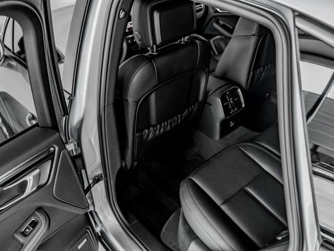 Certified 2026 Porsche Macan AWD/4WD image 28