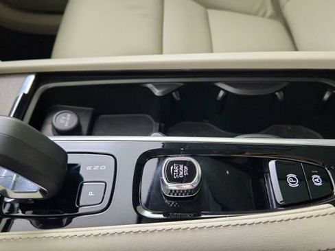 Certified 2023 Volvo XC90 B5 Plus w/ Protection Package Premier AWD/4WD image 17